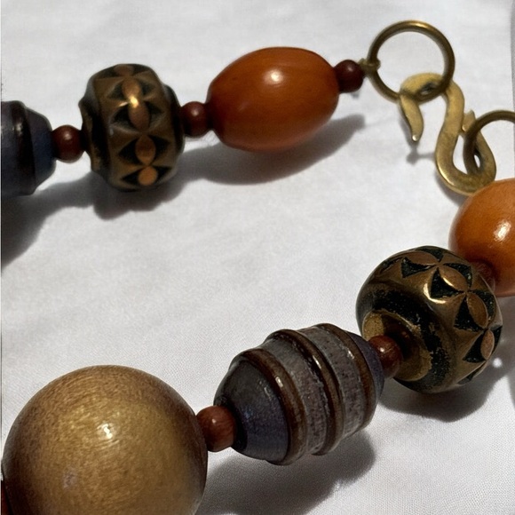 ๐๏ธ3 for$25๐๏ธ Gold Tone Chunky Wood-look Boho Design Necklace 19-1/2โ - Picture 7 of 7